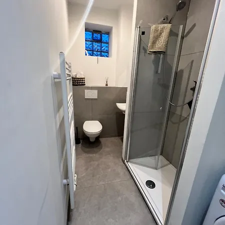 Emas1 2 Schlafzimmer 4 Einzelbetten Apartment *